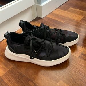 Black running shoes from Pajar - size US 10
